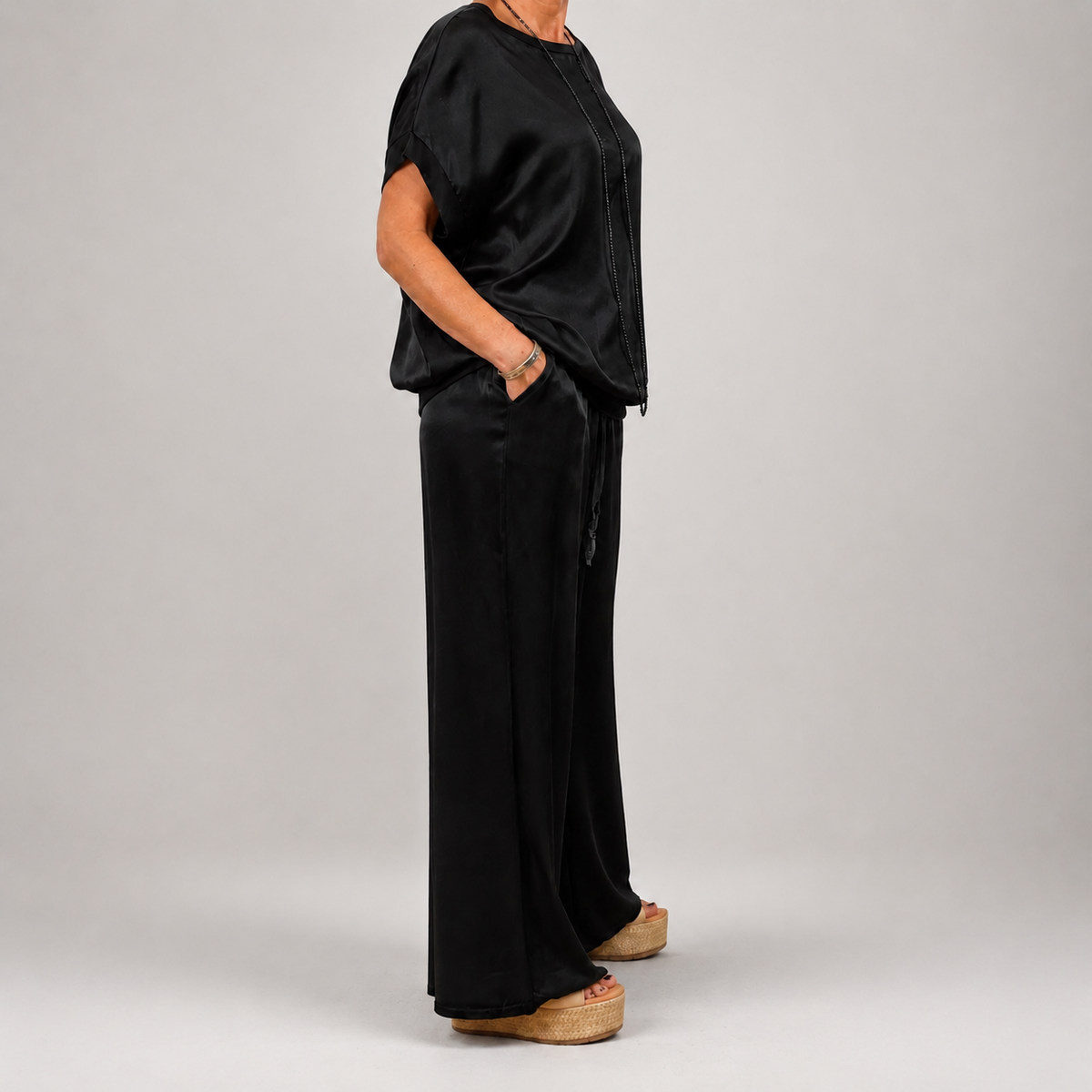 Nadine – Timeless Elegance